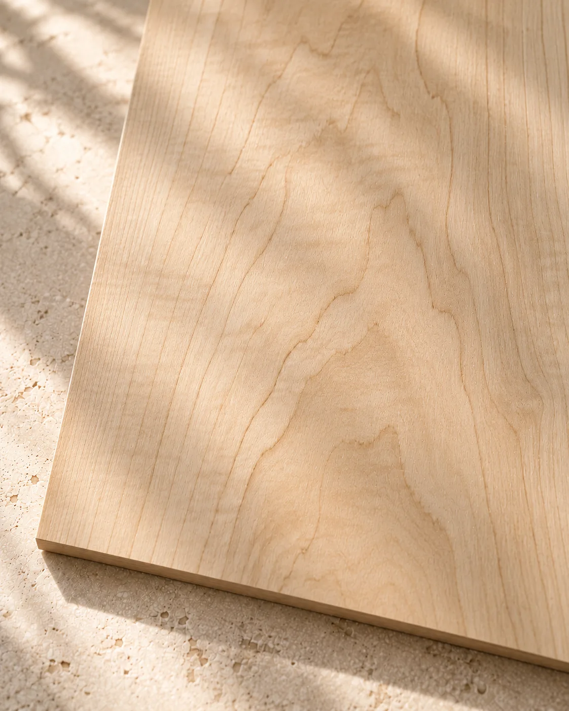 Pale maple veneer with fine warm oat grain